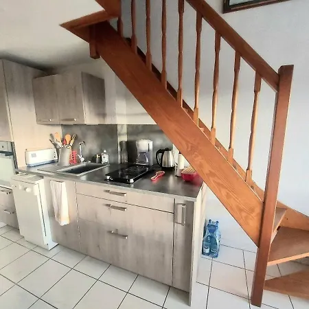 2 Pièces Mezzanine Climatisé Avec Piscine Et Parking Privé à - Fr-1-326-789