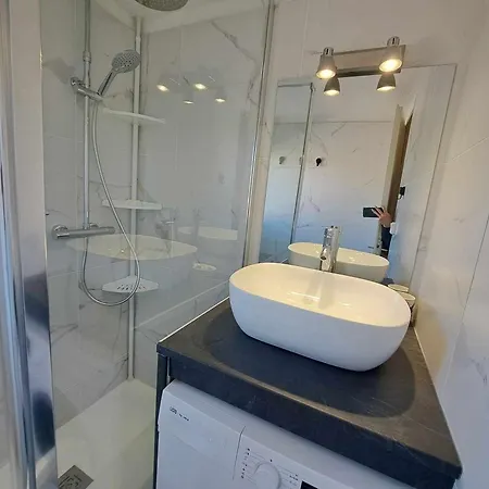 2 Pièces Mezzanine Climatisé Avec Piscine Et Parking Privé à - Fr-1-326-789 *