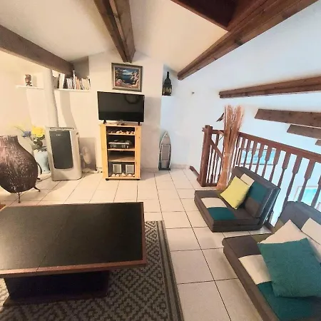 Appartement 2 Pièces Mezzanine Climatisé Avec Piscine Et Parking Privé à - Fr-1-326-789 *