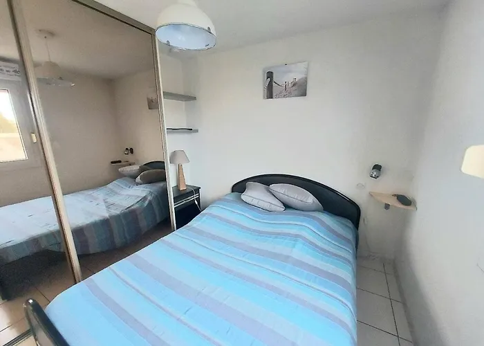2 Pieces Mezzanine Climatise Avec Piscine Et Parking Prive A - Fr-1-326-789 * Marseillan (Herault)